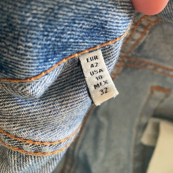 Zara Mid-Rise Distressed Jeans - Picture 2 of 6